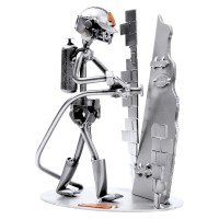 Figurine - Pompier ouvre une porte